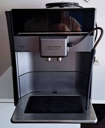 Sprzedam ekspres eq6 plus 100%