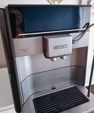 Sprzedam ekspres eq6 plus 100%