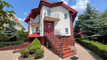 Przestronny dom z piwnicą i garażem 2 km od Konina