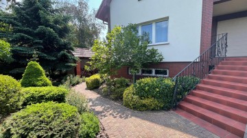 Przestronny dom z piwnicą i garażem 2 km od Konina