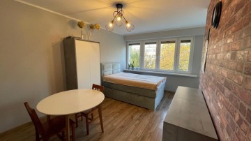 2 pok., rozkładowe mieszkanie po remoncie-niski blok-os. V