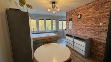 2 pok., rozkładowe mieszkanie po remoncie-niski blok-os. V