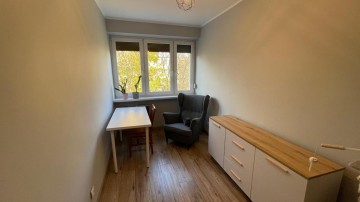 2 pok., rozkładowe mieszkanie po remoncie-niski blok-os. V