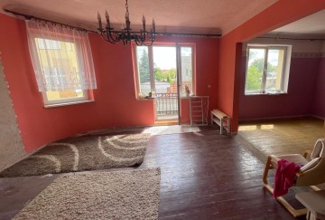 Przestronne-5 pokojowe mieszkanie-1 piętro-balkon-Star&oacute;wka