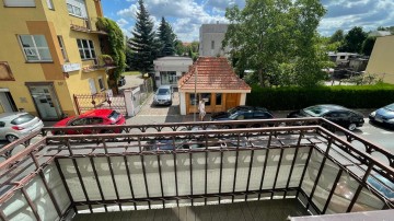 Przestronne-5 pokojowe mieszkanie-1 piętro-balkon-Star&oacute;wka