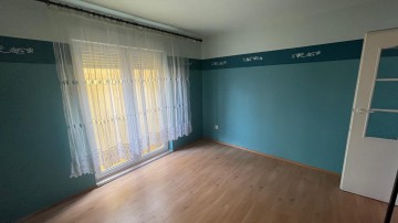 Przestronne-5 pokojowe mieszkanie-1 piętro-balkon-Star&oacute;wka