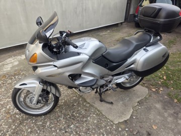 Honda Deauville 650 z 2005 rok