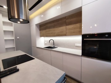 Ekskluzywne, umeblowane i wyposażone mieszkanie z balkonem