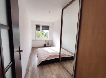 Wynajmę rozkładowe 3 pok. mieszkanie z balkonem, os. V