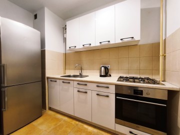 Do wynajęcia odświeżona i umeblowana kawalerka z balkonem