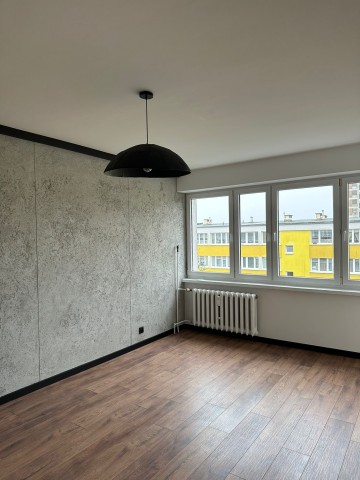 3 pok. mieszkanie po gruntownym remoncie -niski blok -V os.