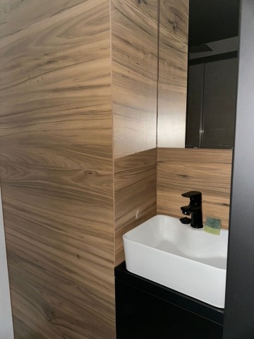 3 pok. mieszkanie po gruntownym remoncie -niski blok -V os.