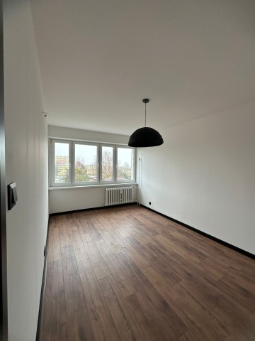 3 pok. mieszkanie po gruntownym remoncie -niski blok -V os.