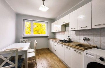 Przestronna kawalerka, II piętro, po remoncie, w niskim blok ...