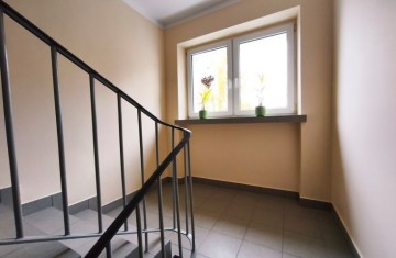 Przestronna kawalerka, II piętro, po remoncie, w niskim blok ...