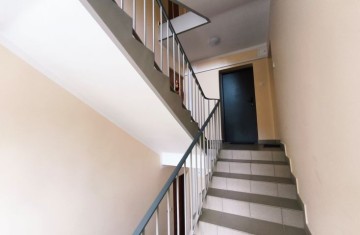 Przestronna kawalerka, II piętro, po remoncie, w niskim blok ...