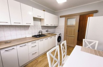 Przestronna kawalerka, II piętro, po remoncie, w niskim blok ...