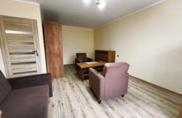 Przestronna kawalerka, II piętro, po remoncie, w niskim blok ...