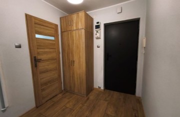 Przestronna kawalerka, II piętro, po remoncie, w niskim blok ...