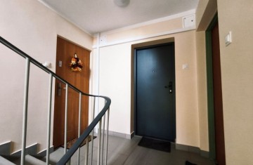 Przestronna kawalerka, II piętro, po remoncie, w niskim blok ...