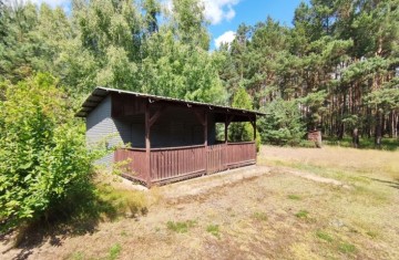 Na sprzedaż działka budowlana w sąsiedztwie las&oacute;w i jeziora