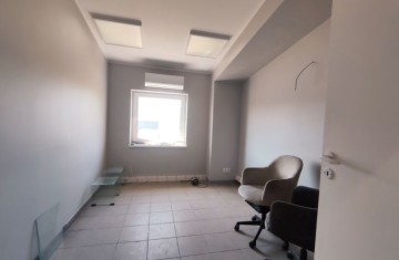 Hala prod.-magazynowa, biura, utwardzony plac, duża działka