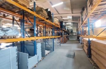 Hala prod.-magazynowa, biura, utwardzony plac, duża działka