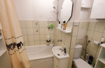 Wynajmę umeblowane, 2-pok. mieszkanie, II piętro, ul. Zakole