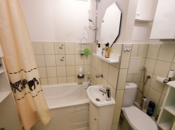 Wynajmę umeblowane, 2 pok. mieszkanie, 2 piętro-ul. Zakole