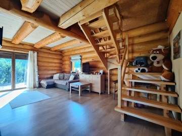 Sprzedam dom z bali na dużej działce w okolicy jeziora