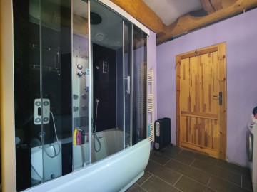 Sprzedam dom z bali na dużej działce w okolicy jeziora