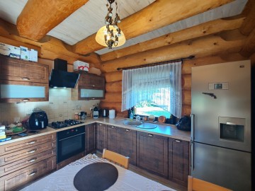 Sprzedam dom z bali na dużej działce w okolicy jeziora