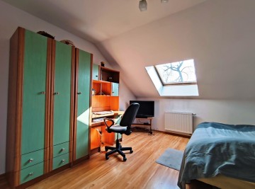 Na sprzedaż dom w pobliżu jezior, zagospodarowana działka