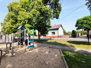 Na sprzedaż dom w pobliżu jezior, zagospodarowana działka