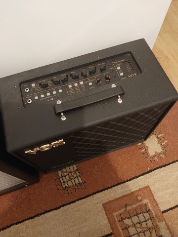 Sprzedam dwa wzmacniacze do gitary elektrycznej