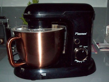 Robot kuchenny planetarny