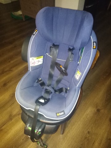 Foteliki z bazą isofix