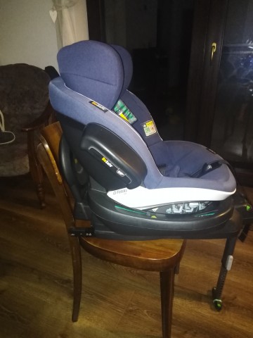 Foteliki z bazą isofix