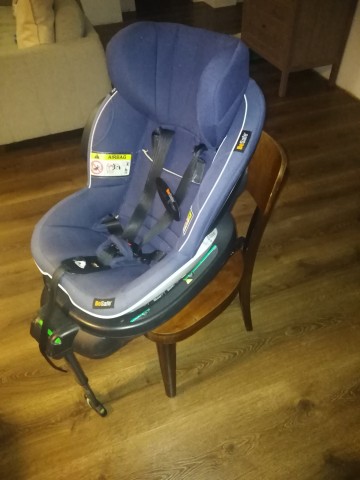 Foteliki z bazą isofix