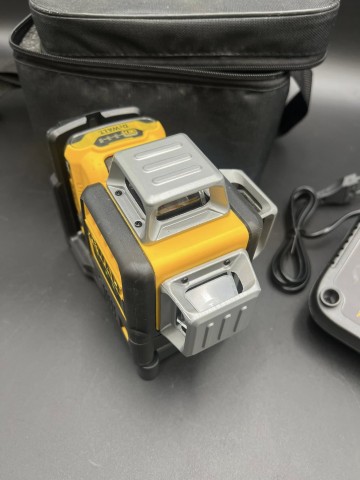 Laser samopoziomujący 360&deg; DeWalt DCE089LG 12v zielony