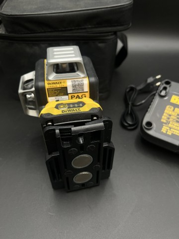 Laser samopoziomujący 360&deg; DeWalt DCE089LG 12v zielony