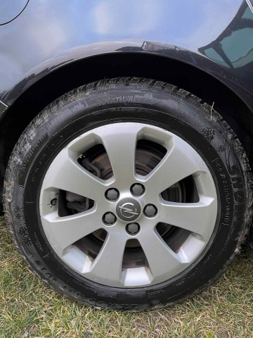 Sprzedam Opel Insignia 2.0 CDTI 2009 (2 komplety k&oacute;ł)