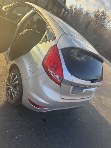 Sprzedam samoch&oacute;d Ford Fiesta 2009