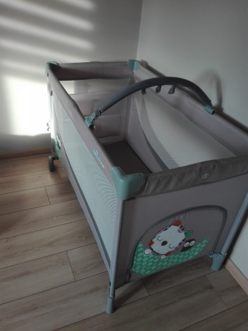 Ł&oacute;żeczko turystyczne + dodatkowy materac