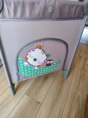 Ł&oacute;żeczko turystyczne + dodatkowy materac