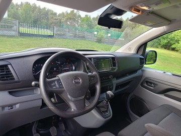 Opel Vivaro mały przebieg 9 osobowy