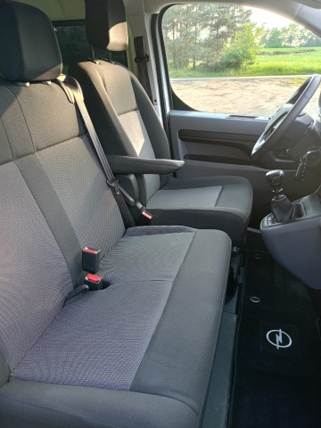 Opel Vivaro mały przebieg 9 osobowy