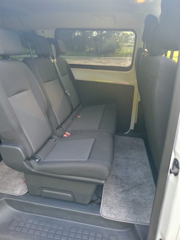 Opel Vivaro mały przebieg 9 osobowy