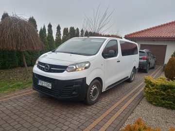 Opel Vivaro mały przebieg 9 osobowy