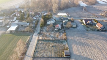 Sprzedam działkę budowlaną ogrodzoną z garażem -Dobrosołowo